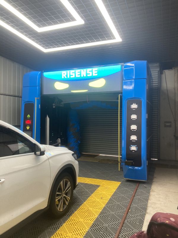 Αυτόματη μηχανή πλύσης αυτοκινήτων CF380 με έξυπνη οθόνη διαφημίσεων