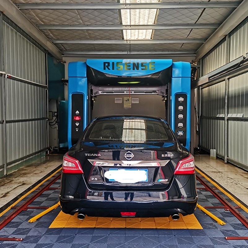 Ζεστό βουτηγμένο γαλβανισμένο ατσάλινο πλαίσιο Risense Double Arm Touch Free Brushless Car Wash System